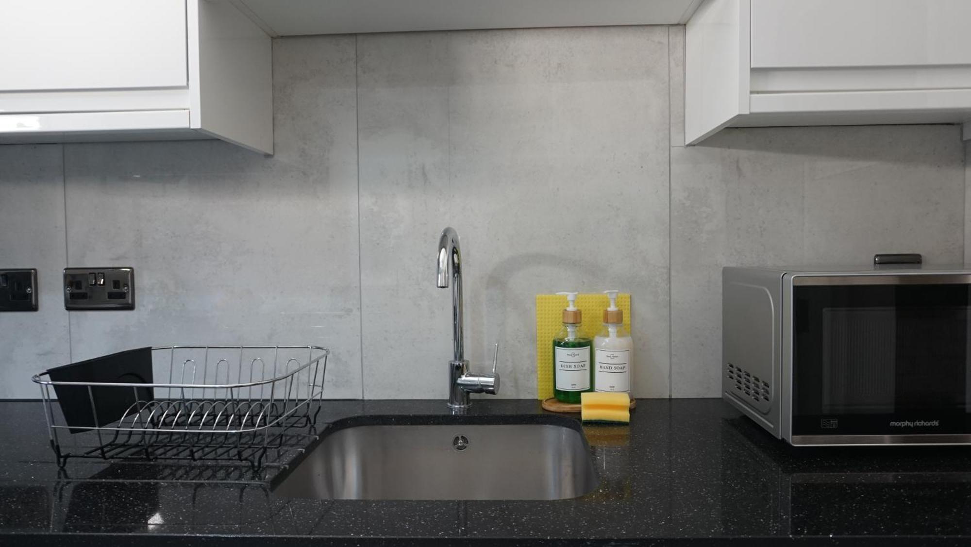 Beautiful London Home Sleeps 6, 2 Minutes To Metro Exteriör bild