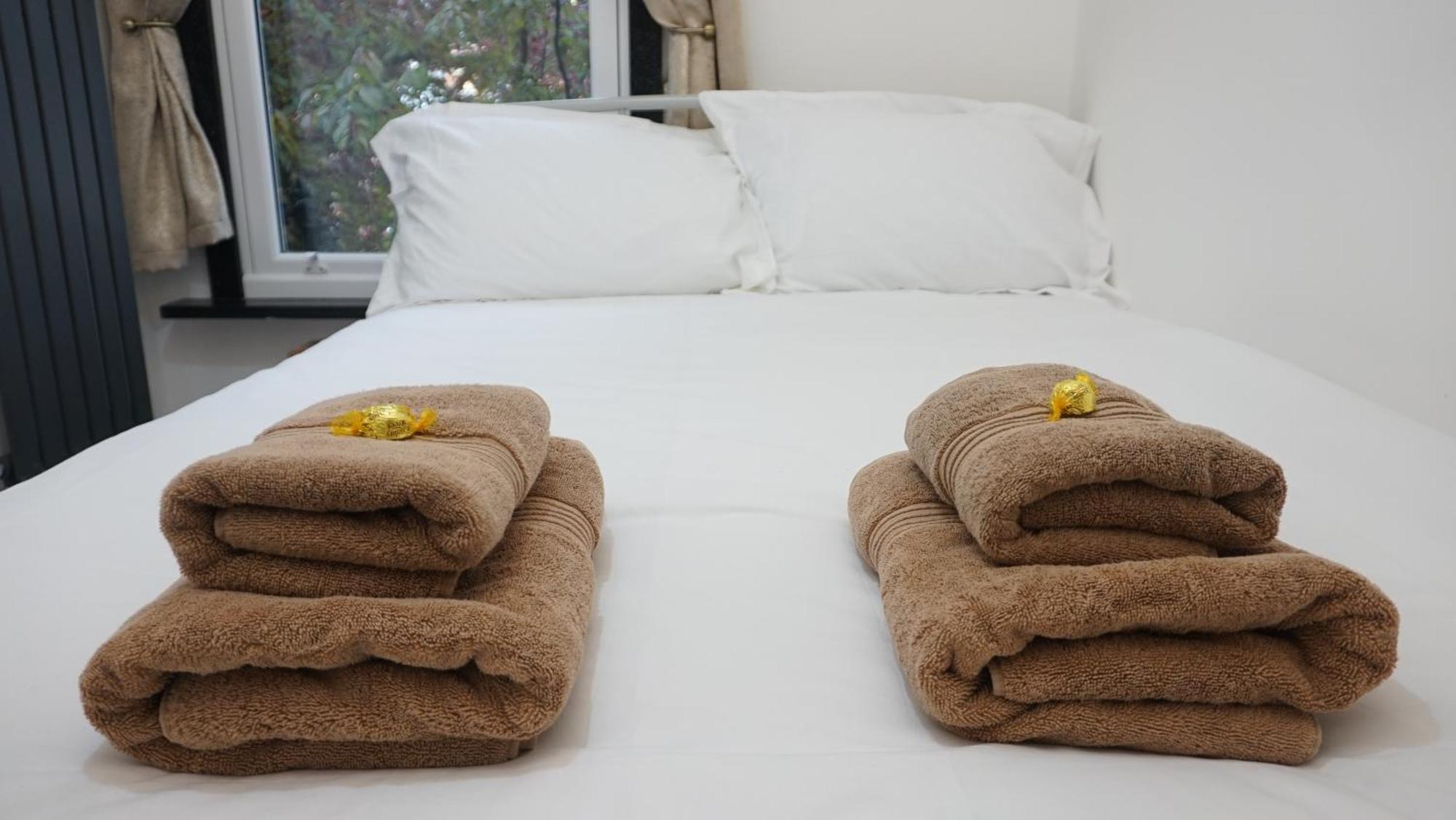 Beautiful London Home Sleeps 6, 2 Minutes To Metro Exteriör bild