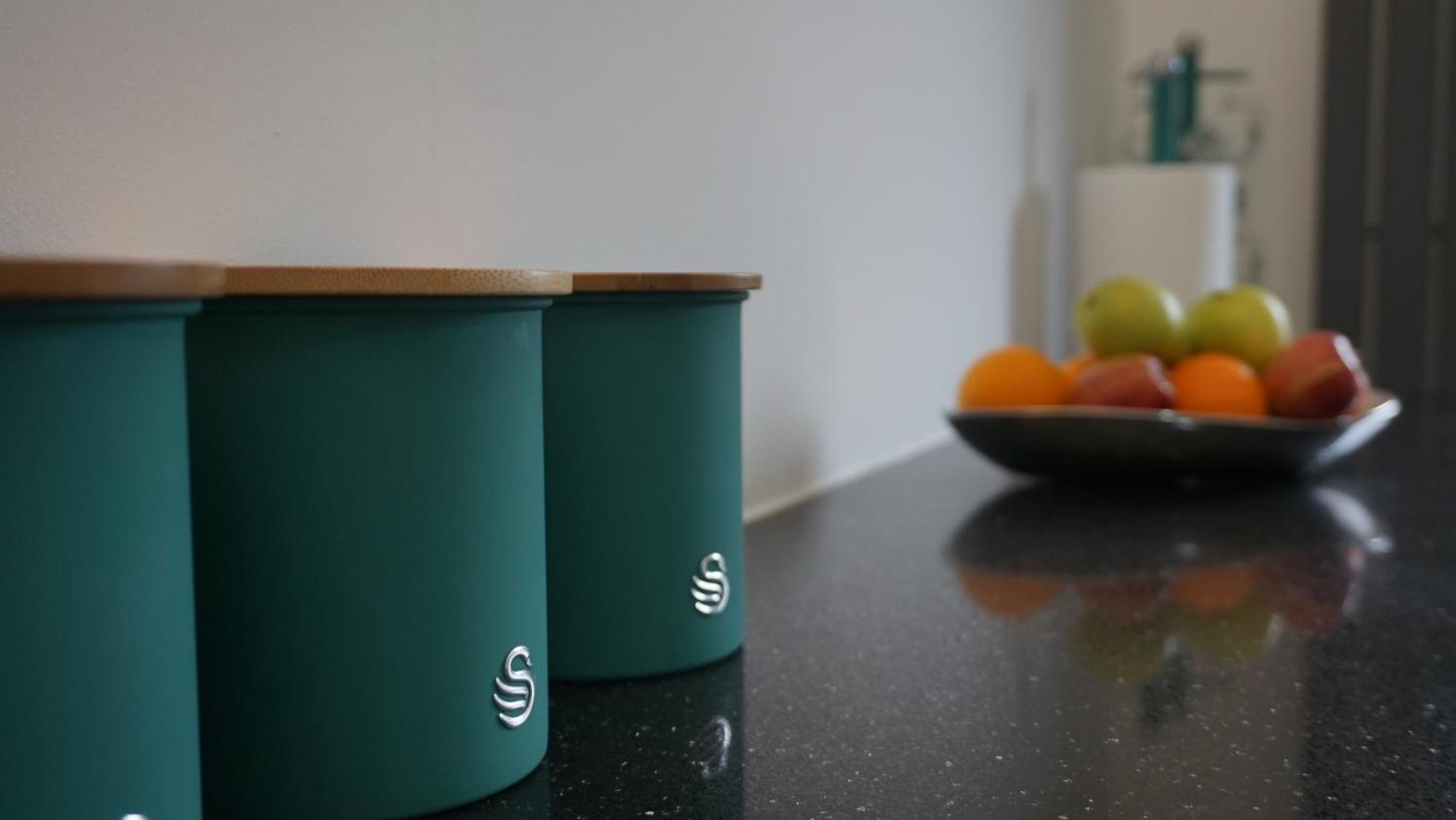 Beautiful London Home Sleeps 6, 2 Minutes To Metro Exteriör bild