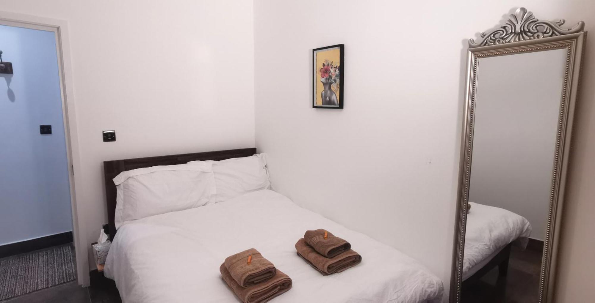 Beautiful London Home Sleeps 6, 2 Minutes To Metro Exteriör bild