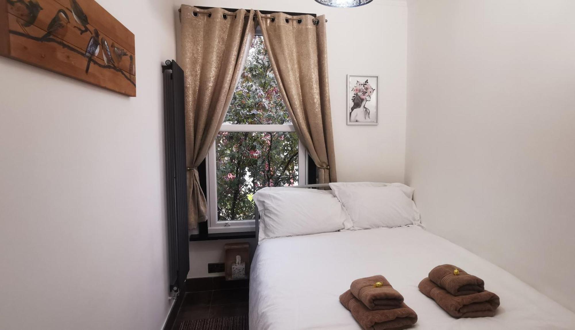 Beautiful London Home Sleeps 6, 2 Minutes To Metro Exteriör bild